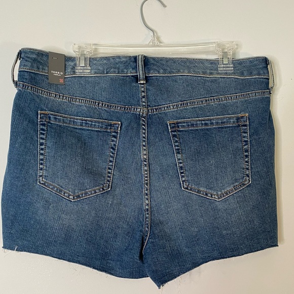 TORRID HIGH-RISE SHORT SZ 16 New - Picture 3 of 9